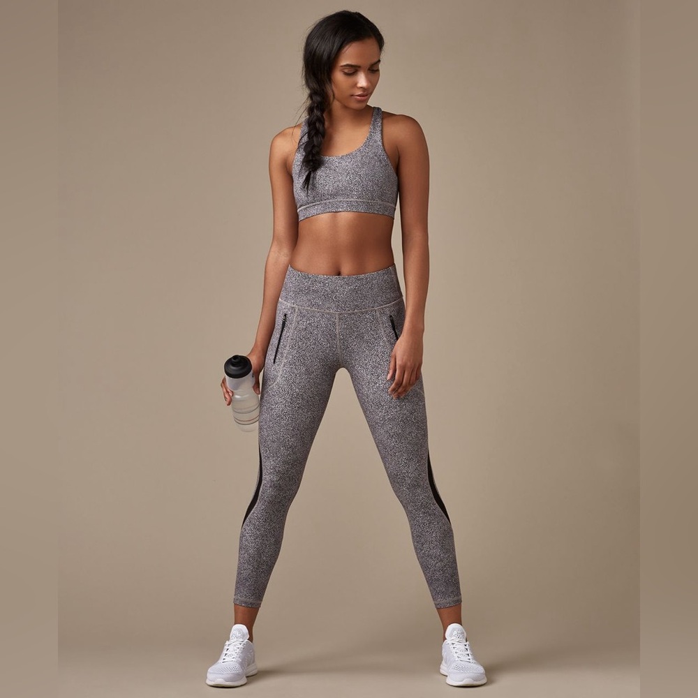 LULULEMON SEA SPRAY ALPINE WHITE DARK CHROME INVIGORATE 7/8 TIGHT (25")